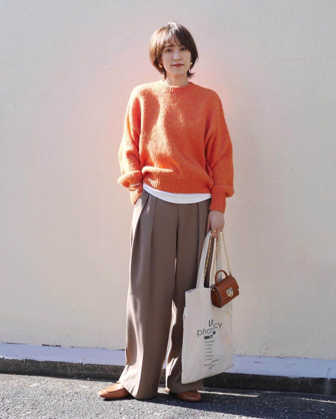 Miki Kanekoさんのインスタグラム写真 - (Miki KanekoInstagram)「またまた🍊♡  @ungrid_official の#カラーモヘア混ルーズニット   柿色のような派手すぎないオレンジ 程よいサイズ感でレイヤードもしやすい◎ 袖もちょっとボリュームある感じが可愛いです♡  .  #ungrid」11月12日 17時28分 - mikiaoba