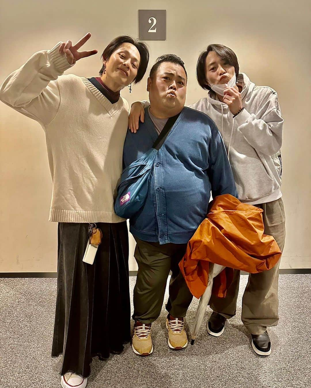 長友光弘さんのインスタグラム写真 - (長友光弘Instagram)「エックスとは違う写真をこっちに☺️ 明治座150周年舞台赤ひげ観てきた！ とにかくセットがすごくて🤩 そして親友あらやんがめっちゃ好青年だった☺️ 素敵な舞台でした！！ そして船越さんの初舞台でもあったのですがさすがの一言です！ 大阪公演も頑張ってください！！」11月12日 17時24分 - hibikinagatomo