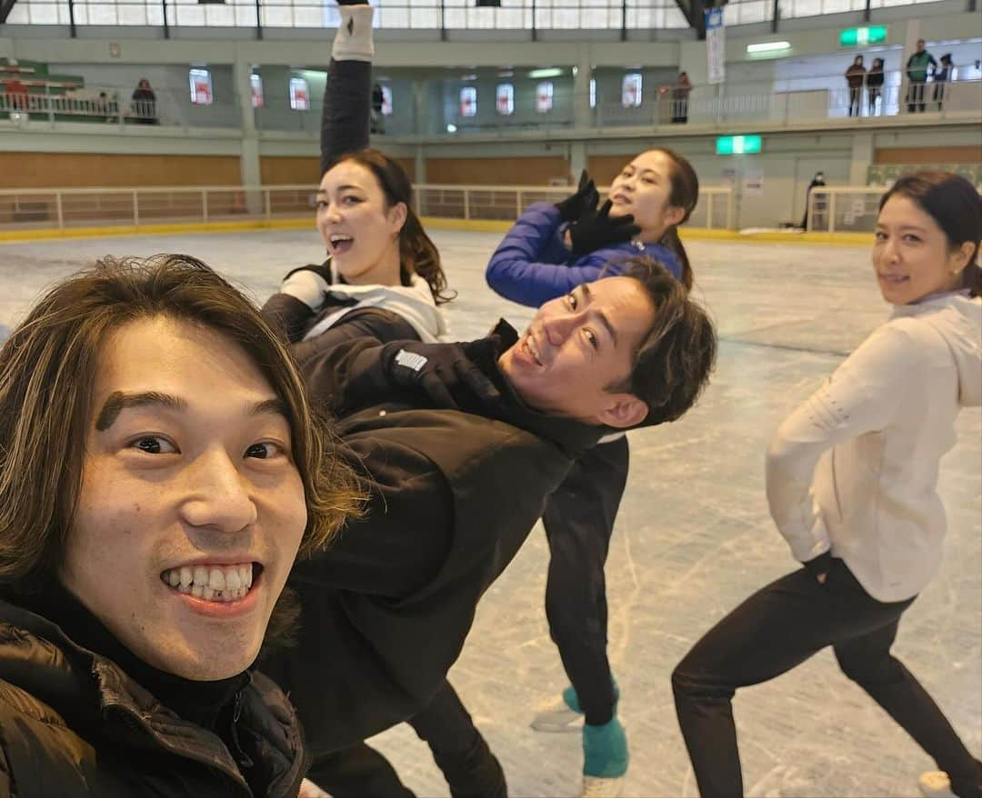 村元哉中さんのインスタグラム写真 - (村元哉中Instagram)「JSF基礎スケート教室⛸️ @  山形県酒田市 スワンスケートリンク🦢✨ 特別講師として参加させていただきました。 あっという間の時間でしたが、みんなと氷の上の時間を共にでき、フィギュアスケートをもっと身近に！ 少しでもスケートの魅力をお伝えできた事を願います！   ありがとうございました🤍   #JSF基礎スケート教室 #山形県酒田市 #スワンスケートリンク  #フィギュアスケート」11月12日 17時24分 - k.a.n.a.m.u.r.a