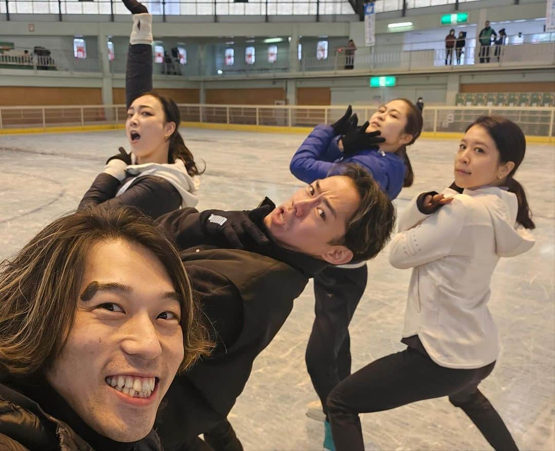 村元哉中さんのインスタグラム写真 - (村元哉中Instagram)「JSF基礎スケート教室⛸️ @  山形県酒田市 スワンスケートリンク🦢✨ 特別講師として参加させていただきました。 あっという間の時間でしたが、みんなと氷の上の時間を共にでき、フィギュアスケートをもっと身近に！ 少しでもスケートの魅力をお伝えできた事を願います！   ありがとうございました🤍   #JSF基礎スケート教室 #山形県酒田市 #スワンスケートリンク  #フィギュアスケート」11月12日 17時24分 - k.a.n.a.m.u.r.a