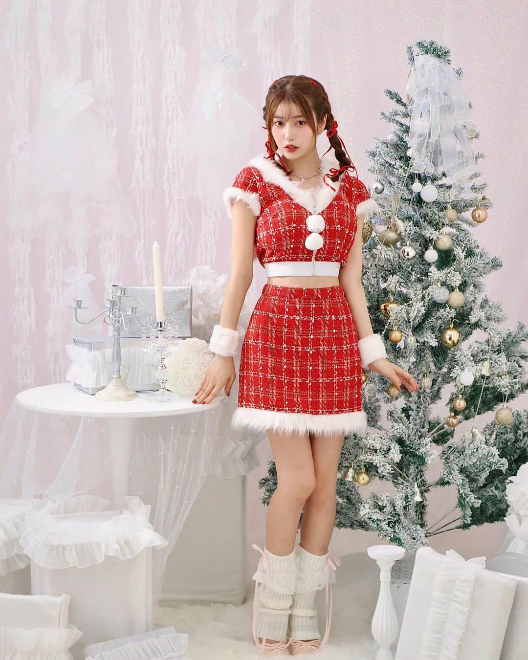 あべなつきのインスタグラム：「👼🏻🎄🎁  もうすぐクリスマス🧑‍🎄  LARMEでSugarnineの クリスマスコスプレの撮影をしたよ🤍🎁🎄 とっても可愛くてテンションが上がった🥹  憧れだったLARME×Sugarnineの撮影🖤 ほんとうに嬉しかった👼🏻  サイトに載っているからみんな見てねん🥰  @larmemagazine × @sugarnine_official 🎄🎁」