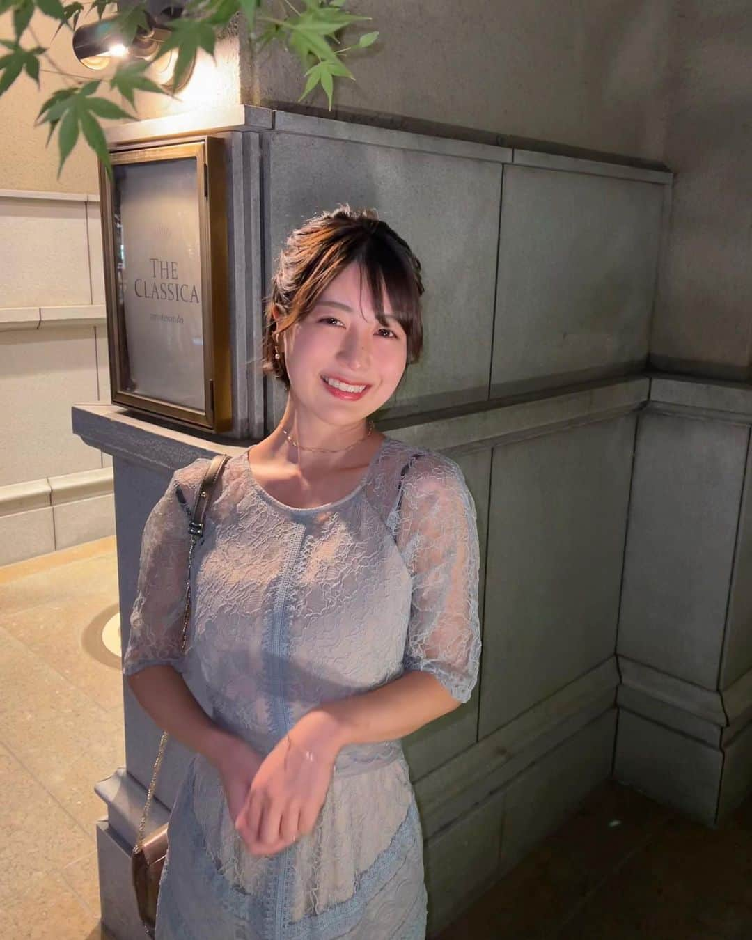 小林由依さんのインスタグラム写真 - (小林由依Instagram)「* 大学時代のお友だちの結婚式！ ⁡ 華やかだけど優しい雰囲気を纏った美男美女の2人による、 とても素敵な式でした💍💐😭❤︎ ⁡ 着て行ったワンピースは @lagunamoon_com の。 ⁡ ⁡ 昨日から急に寒くなったね❄️ 体調崩さないように、みなさんお気をつけて🐰 ⁡ ⁡ #花嫁さんが入場して #今からまさに歩いてくるというのに　　 #うっかり神聖なバージンロードにカバンを落とす私 #宇宙一のまぬけ　 ⁡ ⁡」11月12日 17時36分 - yui.minny.now