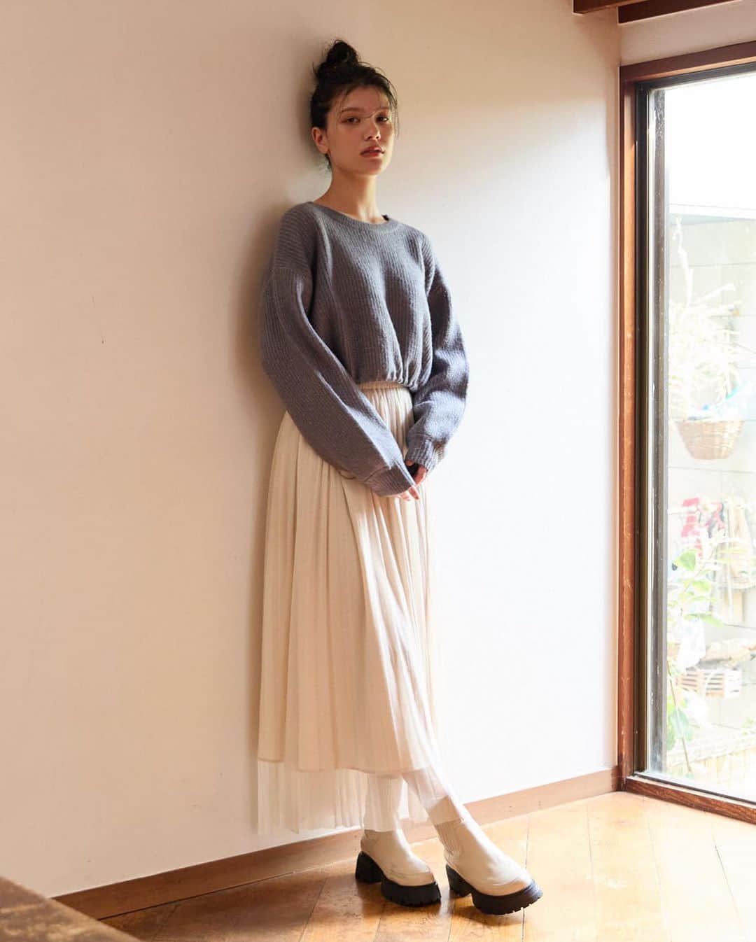 archives_officialさんのインスタグラム写真 - (archives_officialInstagram)「【new arrival】 \\ すっきりとした着こなしに✨ // 肩はドロップショルダーの仕様でゆとりのあるサイズ感。 裾の紐を絞るとすっきりと着こなせます。 腰上の短丈でスタイルアップも叶う一枚！ ボリュームのあるスカートと合わせてもバランスよく着ていただけます💕 ⁡ ⁡ 🏷 ドロストシャギー柄編みニット price:¥5,940 color:ivory/pink/charcoal gray/gray ⁡ ⁡ 🏷️ クロップドドロスト畦ニット price:¥5,940 ivory/orange/gray/black ⁡ ⁡ 店頭•ECサイトにて入荷済み🗓️ ⁡ ⁡ @archives__official  ⁡ ⁡ #アルシーヴ #archives__official#秋コーデ#秋冬コーデ#ニット#カーディガン#ニットコーデ#カーディガンコーデ#カジュアル#大人カジュアル#フェミニンコーデ#ドロストニット」11月12日 17時33分 - archives__official