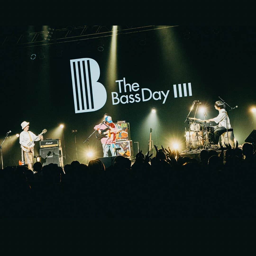 J-WAVE LIVE2000さんのインスタグラム写真 - (J-WAVE LIVE2000Instagram)「【その2:THE BASS DAY LIVE 2023振り返り】 11月11日を4本の弦に見立て、J-WAVEの提案で2014年に日本記念日協会に登録された「ベースの日」 これまで様々なイベントや番組を通して浸透してきた 「ベースの日」ですがまさにその当日、渋谷Spotify O-EASTライブイベント 「THE BASS DAY LIVE 2023」が最終日を迎えました！  【11月11日(土)】 ・MISA(BAND-MAID) ゲスト：Ba.吉田一郎不可触世界、Dr.前田遊野 ・あきらかにあきら(THE ORAL CIGARETTES) ゲスト：Gt.小野武正(KEYTALK)、Dr.高橋武(フレデリック) ・高木祥太(BREIMEN) ゲスト：TENDRE、MELRAW、Dr.田中航 ・TOKIE  ゲスト：Gt.Jake Cloudchair、Dr.城戸紘志  #jwave #ベースの日  photo by ﾖｼﾊﾗﾐｽﾞﾎ @_____bearmm」11月12日 17時40分 - jwave_live