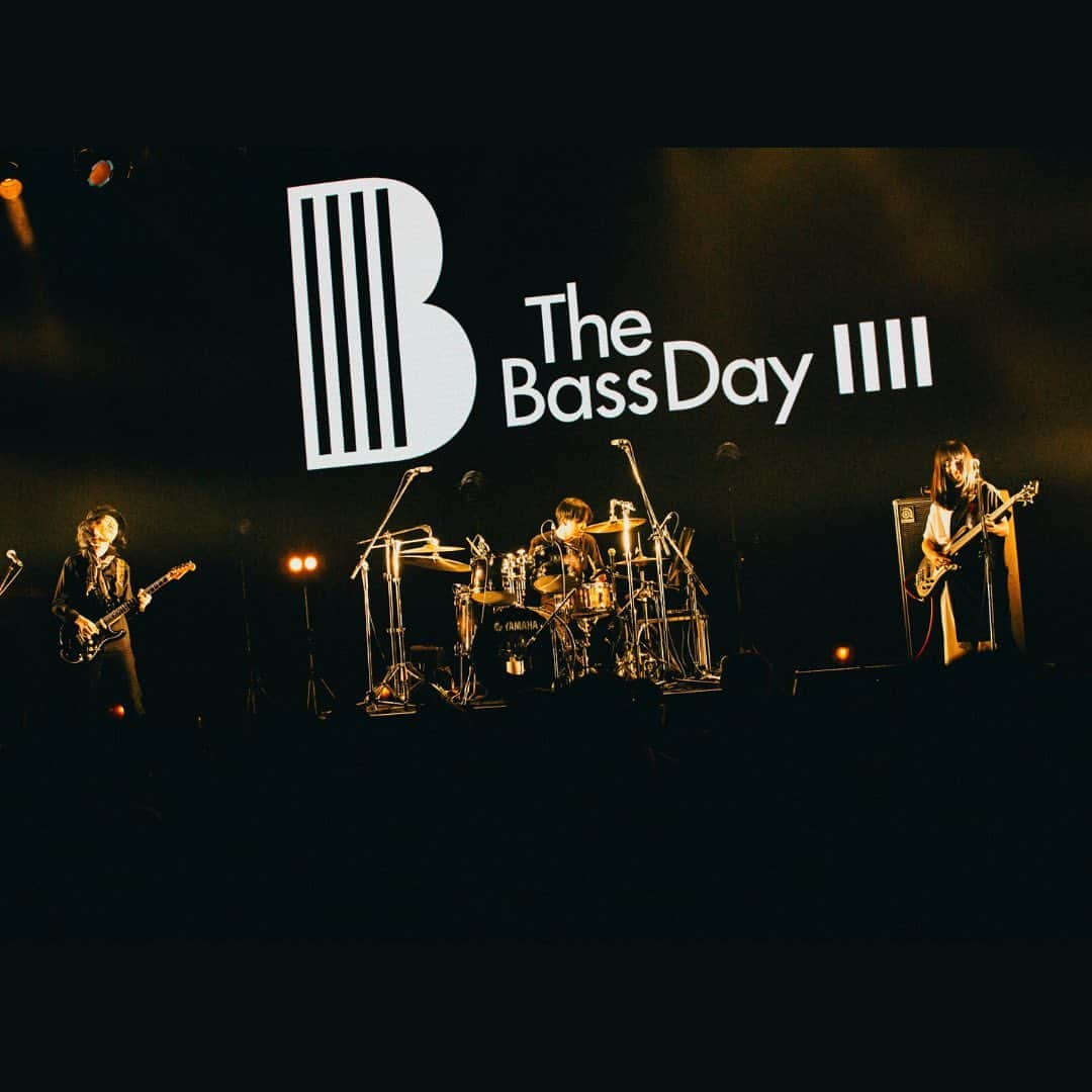 J-WAVE LIVE2000さんのインスタグラム写真 - (J-WAVE LIVE2000Instagram)「【その2:THE BASS DAY LIVE 2023振り返り】 11月11日を4本の弦に見立て、J-WAVEの提案で2014年に日本記念日協会に登録された「ベースの日」 これまで様々なイベントや番組を通して浸透してきた 「ベースの日」ですがまさにその当日、渋谷Spotify O-EASTライブイベント 「THE BASS DAY LIVE 2023」が最終日を迎えました！  【11月11日(土)】 ・MISA(BAND-MAID) ゲスト：Ba.吉田一郎不可触世界、Dr.前田遊野 ・あきらかにあきら(THE ORAL CIGARETTES) ゲスト：Gt.小野武正(KEYTALK)、Dr.高橋武(フレデリック) ・高木祥太(BREIMEN) ゲスト：TENDRE、MELRAW、Dr.田中航 ・TOKIE  ゲスト：Gt.Jake Cloudchair、Dr.城戸紘志  #jwave #ベースの日  photo by ﾖｼﾊﾗﾐｽﾞﾎ @_____bearmm」11月12日 17時40分 - jwave_live