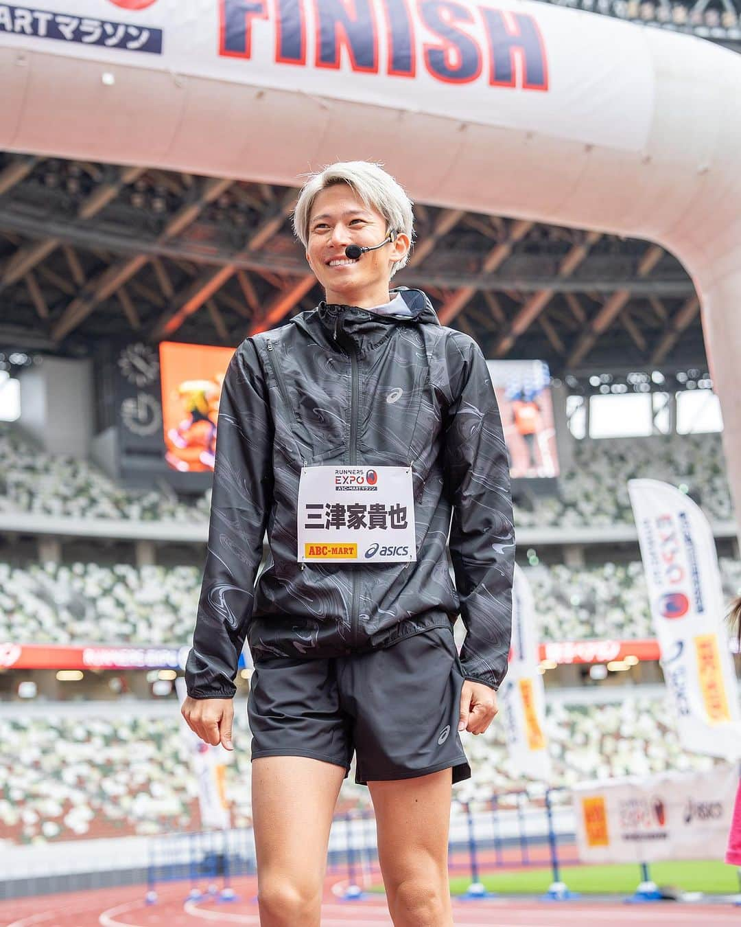 三津家貴也さんのインスタグラム写真 - (三津家貴也Instagram)「. 今日は国立競技場のRUNNERS EXPO2023 ABC-MART×ASICSに公式アンバサダーとして参加させていただきました！！ キッズランニングセミナー、レディースランニングセミナー、3時間リレーマラソンに盛りだくさんのイベントでした！！ 僕が担当したセミナーでは、キッズの方には「かけっこで速くなろう」、レディースの方には「お尻を使って楽に走ろう、キレイに痩せよう」をテーマにしました！ 変化を実感していただけた声をいただきすごく嬉しかったです😭 初めて走りました！という方たちも多く、ぜひこれを機にランニングにハマっていただけたらと思います。笑 次回のイベントは神戸マラソン！！ EXPOから行くのでみんなよろしくねー^_^ Photo by @reiji_0819  #RUNNERSEXPO #ABCMART #ASICS #次回は #神戸マラソンやってみよう」11月12日 17時53分 - takaya_mitsuka