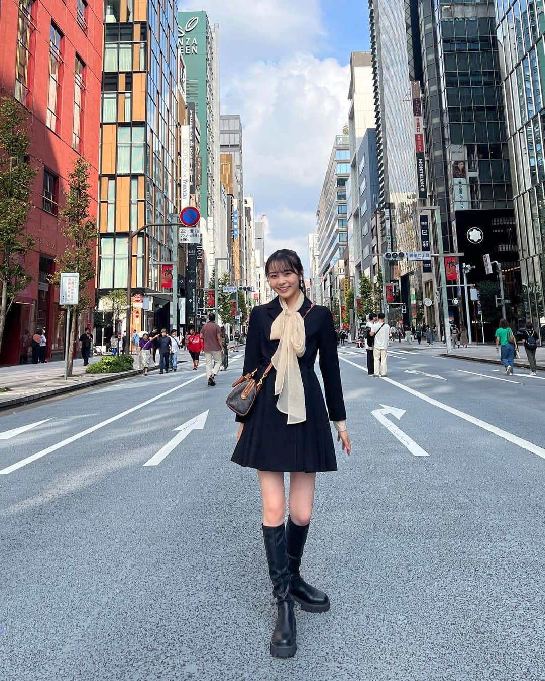 林芽亜里のインスタグラム：「🎀 ⁡ お誕生日コーデ🎂 ⁡ この日はお誕生日プレゼントで伊達メガネが欲しくて買いに行ったのです👓 メガネ屋さんをハシゴしました笑 ⁡ ⁡ ⁡ 沢山あって沢山試して迷ったけど 可愛い可愛いメガネに出会えました♡♡ ⁡ そして今日現品を受け取りに行ってきたよ☺️ やっぱりこれにして良かった~！ってなりました^_^ ⁡ ⁡ ⁡ またいつか投稿するね⸜🌷︎⸝‍ ⁡ ⁡ #林芽亜里 #めありぼん」