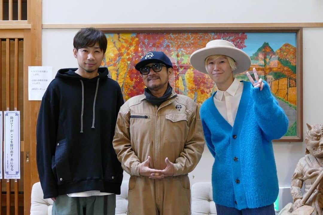 山田義孝のインスタグラム：「🌾🌾🌾 愛知県豊根村の収穫祭✌︎✨ 今年何度も足を運んだ豊根村。 田んぼの雑草取りや稲刈りまで体験して 今回はいよいよ新米を味わえました🍚 ずっと同じ田んぼで収穫までご一緒させてもらったChageさんと共に今日はLIVEも楽しみました✌︎ Chageさんは本名が柴田さんという事で 柴田吉田山田の3人で何か楽しいことしたいねって 嬉しいお話をさせてもらいました🥹 今回は途中参加させてもらったプロジェクトだったので 次は僕等のファンの皆んなも連れて行きたい💥💥💥 お楽しみに✨ #豊根村 #サンデーフォーク #ZIPFM #素敵な出逢いをありがとうございました #また来年も体験したい」