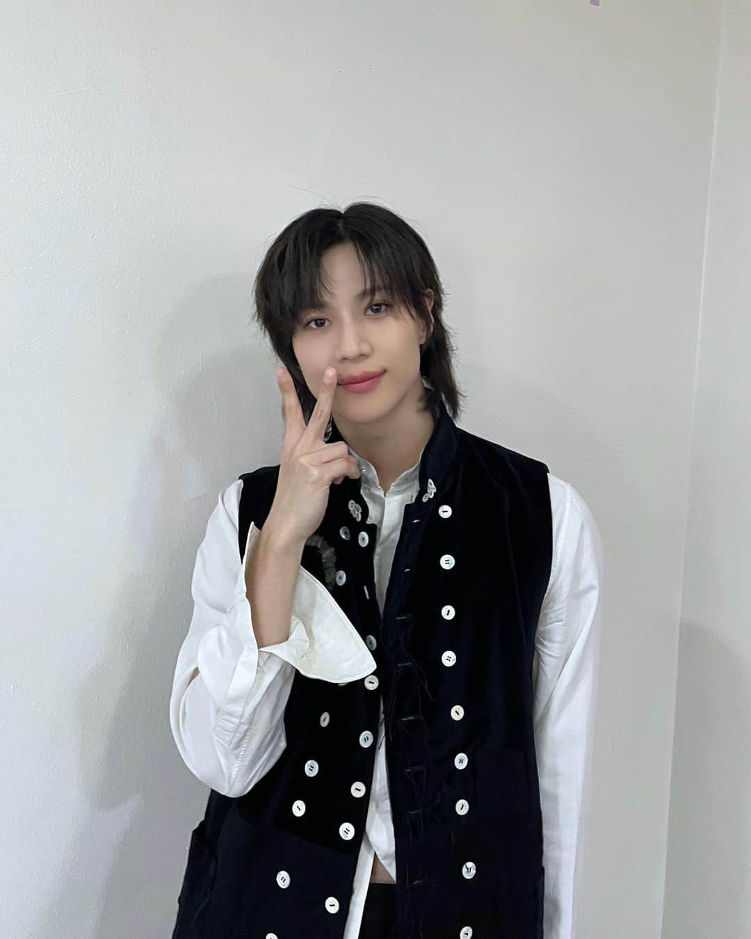 SHINeeのインスタグラム：「#인기가요 ❤️‍🩹  ‘Guilty’ ➫ http://naver.me/GVNVvRLv  #TAEMIN #태민 #SHINee #샤이니 #Guilty #TAEMIN_Guilty」