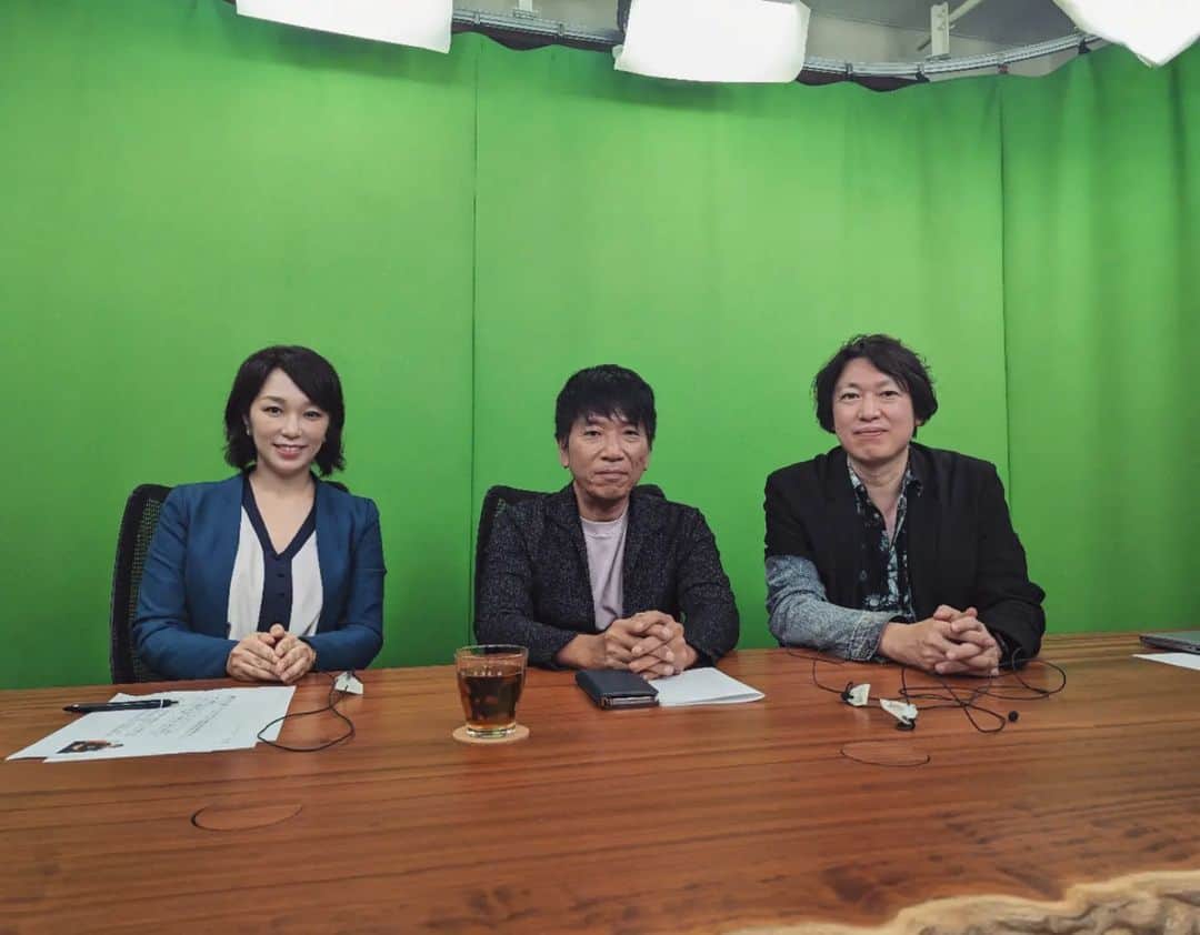 宮田愛子のインスタグラム：「ビジネス・ブレークスルー大学の講義 「ソロエコノミーの未来」。  収録5回目は、ゲストに LINEヤフー株式会社 生成AI統括本部 新規事業準備室 室長の砂金信一郎さんをお招きしました！  人生が変わるくらいの興味深いお話をたくさん伺いました。 生成AIをうまく使いこなせば仕事の生産性は格段に上がり、その人にしか出来ない仕事に注力できるようになると…頑張らねば！！  来る誰もがソロになりうる時代に向け、心強いパートナーとなってくれる希望も持てました！」