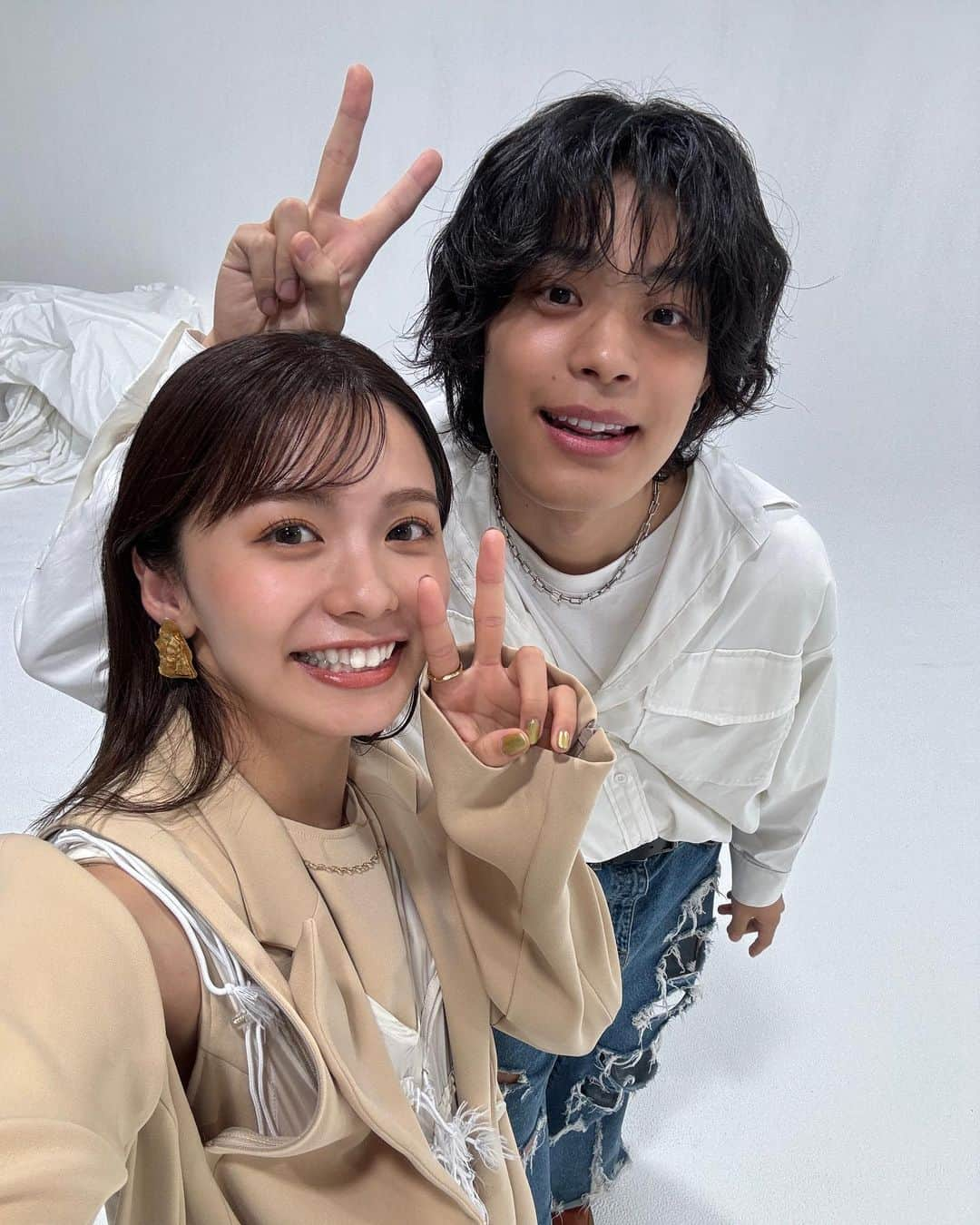 足立佳奈のインスタグラム：「MVの時の☁️🤳🏻 #この雨が止んだら #竹内唯人 #足立佳奈」