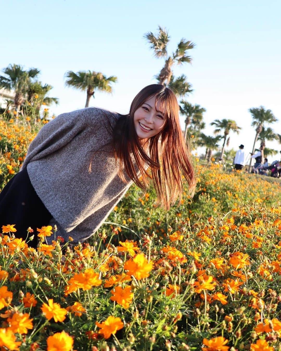 藤田愛理さんのインスタグラム写真 - (藤田愛理Instagram)「・ いつでも ありのままの自分で🌼*･ 何枚目がすき？ 教えてね🫧 #クラポかわいい #スターダストプロモーション #スタプラ #ソレイユの丘 #秋桜 #お花畑 #お花ドレス #にこにこ」11月12日 18時06分 - airi_crownpop