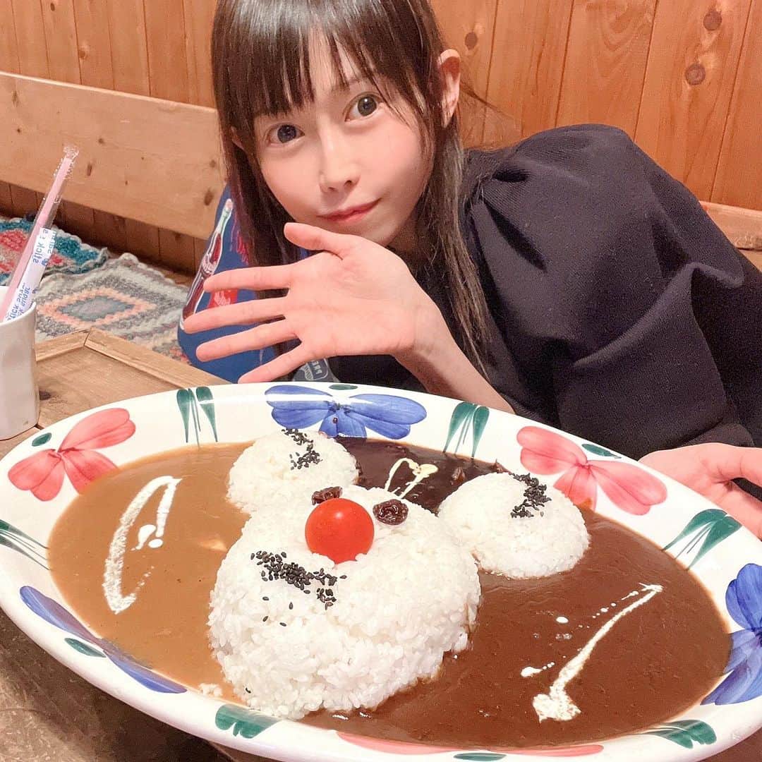 おごせ綾さんのインスタグラム写真 - (おごせ綾Instagram)「新潟の有名カレー「アナハイマーキッチン」さんのトリプルベアーカレーを食べてきました🍛🍛✨✨  ビーフカレー・チキンカレー・ハヤシライスが、クマちゃんのライスで綺麗に分けられててめっちゃ楽しい✨✨  最近物騒な話題のクマさんだけど、トリプルベアーは超可愛い❤️  3種類のルーが食べられて、楽しくて、可愛いくて、美味しくて、ボリューム満点、しかもリーズナブル…最高です❤️  #アナハイマーキッチン #カレー #新潟 #グルメ #有名店」11月12日 18時10分 - ogose0123