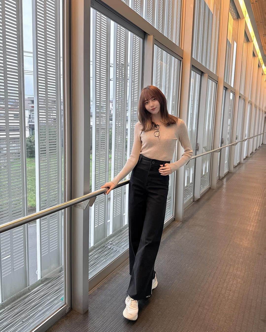 野島樺乃さんのインスタグラム写真 - (野島樺乃Instagram)「#ノジマノシフク   本日の服装~♡ お仕事終わりに学校で📸   #シンプルコーデ #ニットコーデ  #fashion #ootd」11月12日 18時21分 - nojimakano_0906