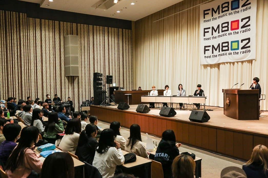 FM802さんのインスタグラム写真 - (FM802Instagram)「#ハンブレッダーズ をゲストに迎えて #FM802 SATURDAY AMUSIC ISLANDS  -AFTERNOON EDITION-公開収録でした✨  🗓11/12(日) 📍関西大学 千里山キャンパス千里ホール  この模様は一部、11/18(土)12:00-18:00 #saipm にてオンエア！📻 お楽しみに！  📷田浦ボン」11月12日 18時20分 - fm802_pr