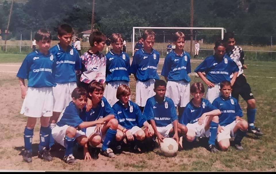 サンティ・カソルラのインスタグラム：「Recuerdos muy top @realoviedo 💙💙💙💙」