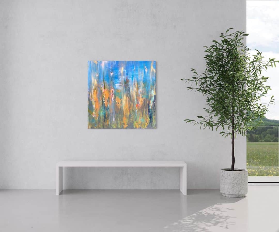 大社カリンのインスタグラム：「cheers   2023 1000×1000mm Acrylic on canvas.  SOLD OUT.  -----------------  今回初参加でランドローバーが主催で行う キャンプイベント"Cheers"にて作品を描きました🍃  風で揺れる木々からの木漏れ日 歩くと鳴る落ち葉や枝 鼻から吸うとツンとする冷たくて湿った土の匂い  子供たちの笑い声と犬の鳴き声 コーヒーの匂いと皆の笑い声  それはとにかく気持ち良くて、 温かくて(寒かったんだけど) 本当に大切な事は目に見えないものばかり。 と改めて感じて、そんな思いで描き上げました。 最後の写真は実地調査中の私🫰🌾笑  そして何より初心に帰れるようなそんな旅になりました。  ありがとうございます。また来年も会えますように😌 @land_rover_cheers」