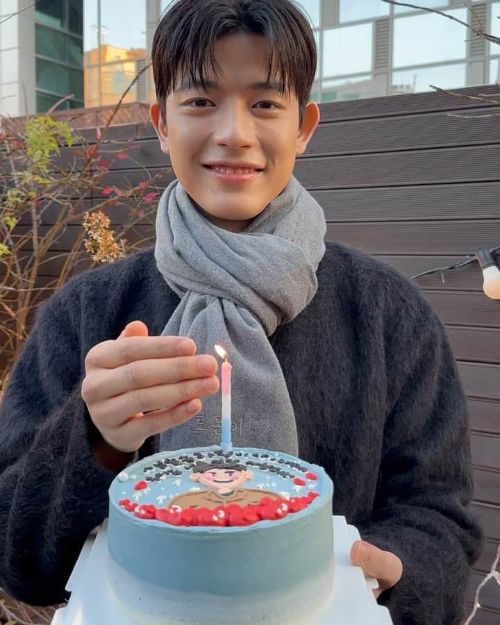 パク・ソロモンのインスタグラム：「Dear. My lovely fans!  I wanted to take a moment to thank you all for the wonderful birthday wishes I received. I couldn't have had a happier or warmer day without your love and support.  I know I was a little late in responding, but I was busy filming on my birthday. I wanted to give you all the best possible version of myself!  I'm so grateful for your love and support. It means the world to me. I love you all❤️」