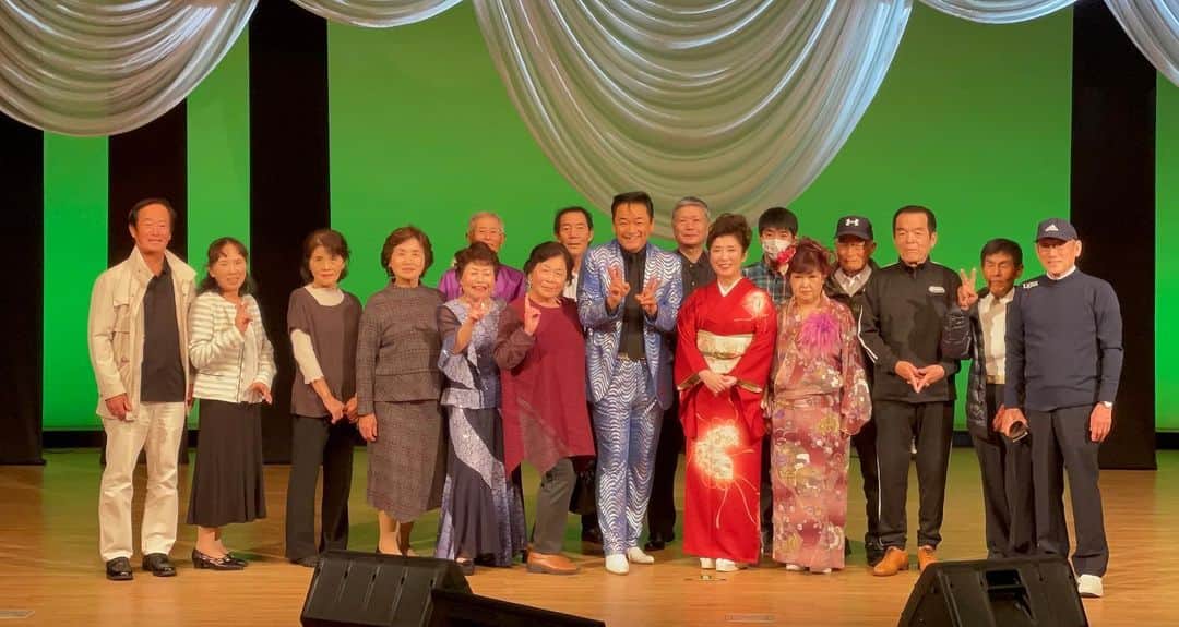 北川大介さんのインスタグラム写真 - (北川大介Instagram)「こんばんは^_^ 宮崎県日南市文化センターにて青木美保先輩とジョイントコンサートでした。 宮崎は四年ぶりでしたがその時のたくさんのお客様が出迎えて下さりただいま〜って挨拶させて頂きました。主催の砥石さん、スタッフのみなさんに感謝でいっぱいです。 楽しい企画の内容で会場が一つになれ盛り上がりました。 みなさんありがとうございました。 甲子園１６回出場校の日南学園高校にも立ち寄ってYouTube撮影出来ました。 １１５校目。」11月12日 18時18分 - kitagawadaisuke_official