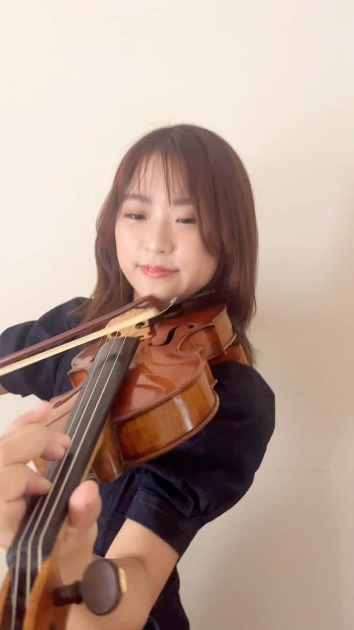 のインスタグラム：「バッハ：メヌエット ト長調？ J.S.Bach：Menuett G dur  . ( ˊ̱˂˃ˋ̱ )  . #ヴァイオリン #バイオリン #ヴァイオリニスト #バイオリニスト #violin #violincover #violinplayer #violinpractice #violinperformance #小堤琴 #violinist」