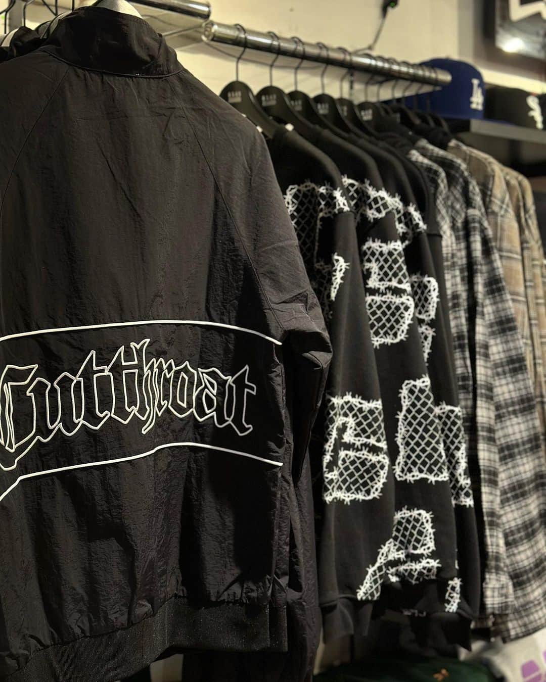 GROW AROUNDのインスタグラム：「#growaroundnewarrivals  2023 FALL&WINTER Cutthroat,COOGI,AVIREX,Godspeed, Ksubi,Carhartt W.I.P,PRO CLUBなどの新作が続々と 店頭に並んでおります！！ 皆様のご来店お待ちしております。 WEBは近日UP予定になります。」