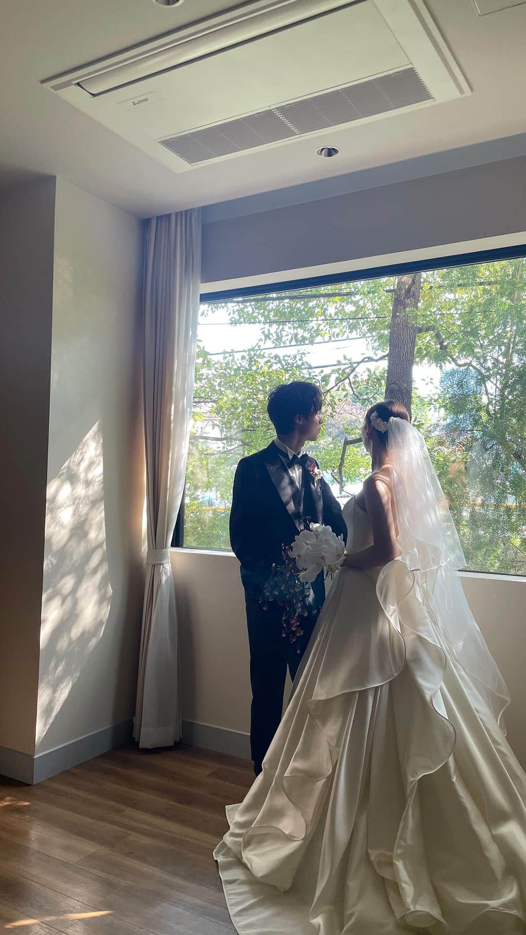 江野沢愛美のインスタグラム：「イベント本当に沢山の申し込み数...ありがとうございます🥹✨ 抽選式で本日まで応募ができるのでまだの方はお急ぎください🙌  今日はファーストミートの様子を😂 結婚式当日の模様はイベントで上映後にYouTubeにあげるつもりです☺︎ それまではオフショをあげていきたいんだけど写真がありすぎて...（笑）  まとめたらあげますね👌」