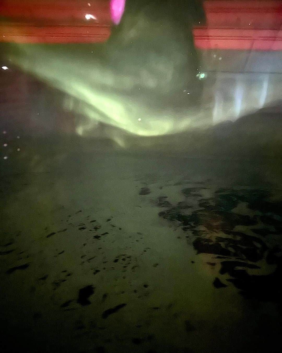 マッシモ・ジョルジェッティーさんのインスタグラム写真 - (マッシモ・ジョルジェッティーInstagram)「… my first Northern Lights, flying from Tokyo to Frankfurt, over the Beaufort Sea on the Arctic Ocean and then, a wonderful sunrise over the Greenland Sea.  Beautiful end of a beautiful journey… 🤍」11月12日 18時38分 - massimogiorgetti