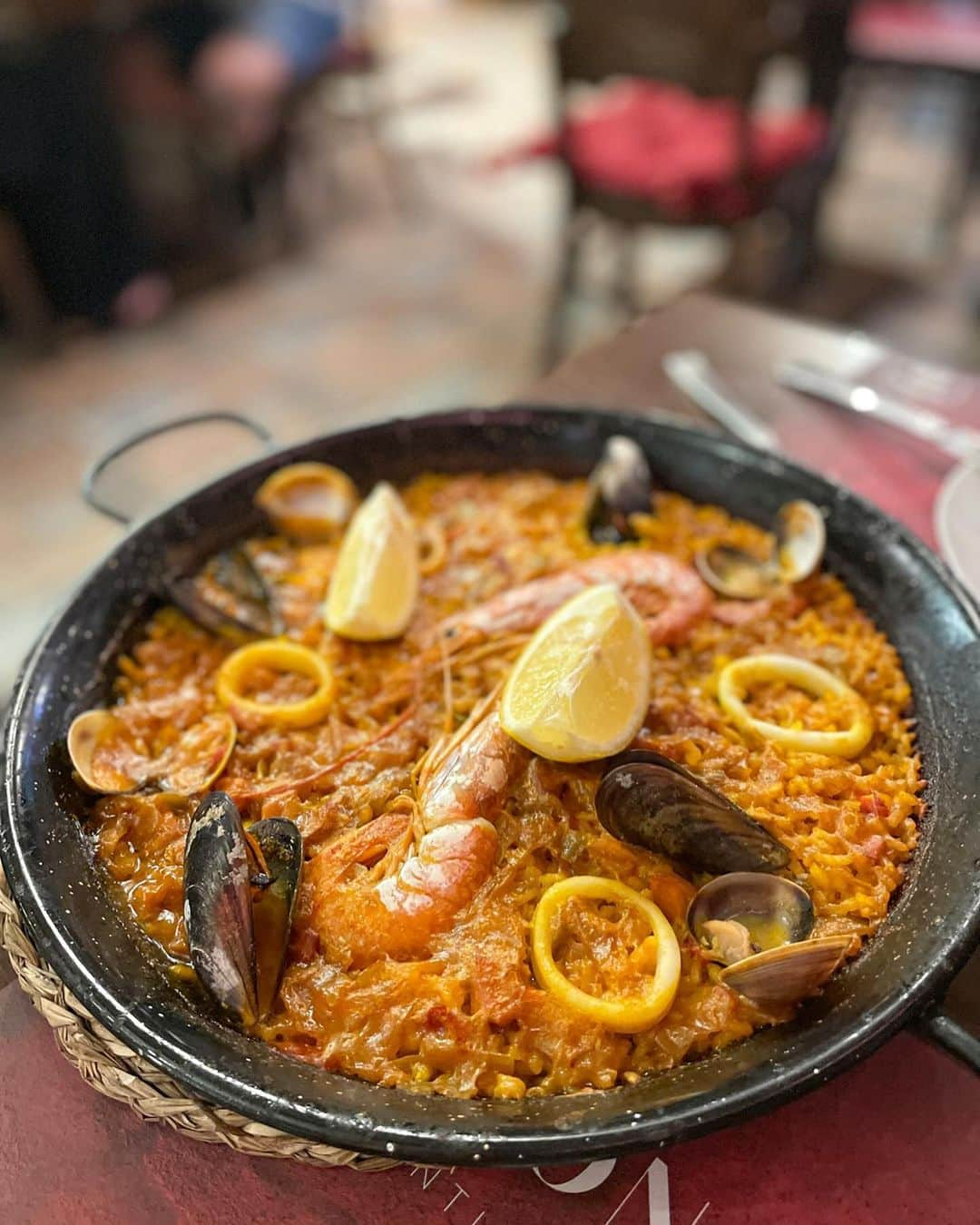 日野礼香のインスタグラム：「スペインで食べた美味しいものたち🇪🇸 全部塩分過多だけどしょっぱいもの好きだから 全部美味しかったー🤤 毎日お酒と塩分で顔浮腫みまくりでしたw  #spain #spaintravel #spainfood #trip #travel #tripstagram #travelstagram  #japanesegirl #spaintrip #barcelona #スペイン #スペイン旅行 #バルセロナ #スペイングルメ #海外旅行 #旅好き #旅好き女子 #タビジョ #旅スタグラム #旅グルメ  #スペイン料理 #パエリア」