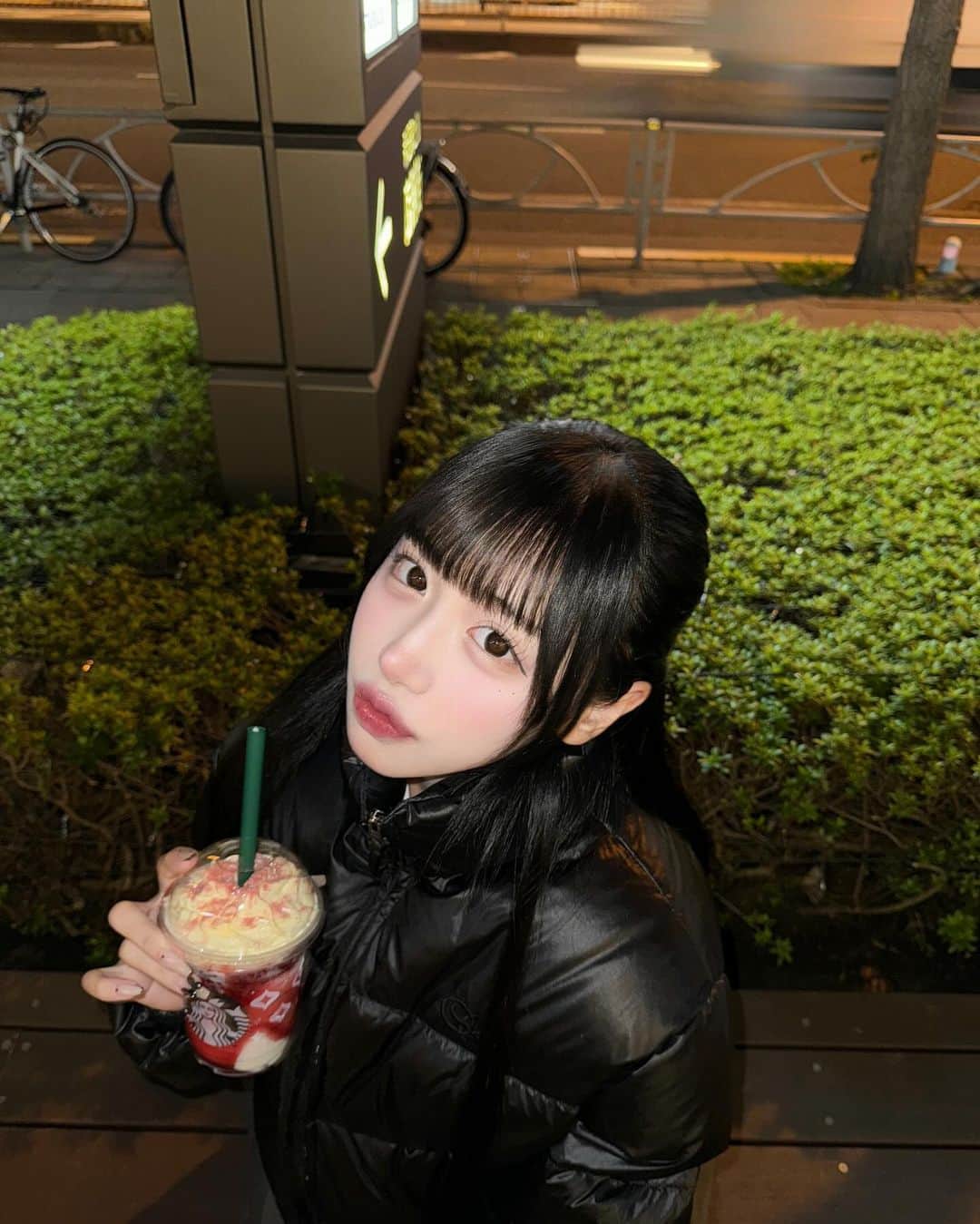 のインスタグラム：「このダウンの丈感ちょーかわいい🥹💖黒の他にも２色あるからチェックしてみてね！11/17(金)ZOZOTOWNにて発売です🔗 @sculptor_jp  ・ ・ #pr」
