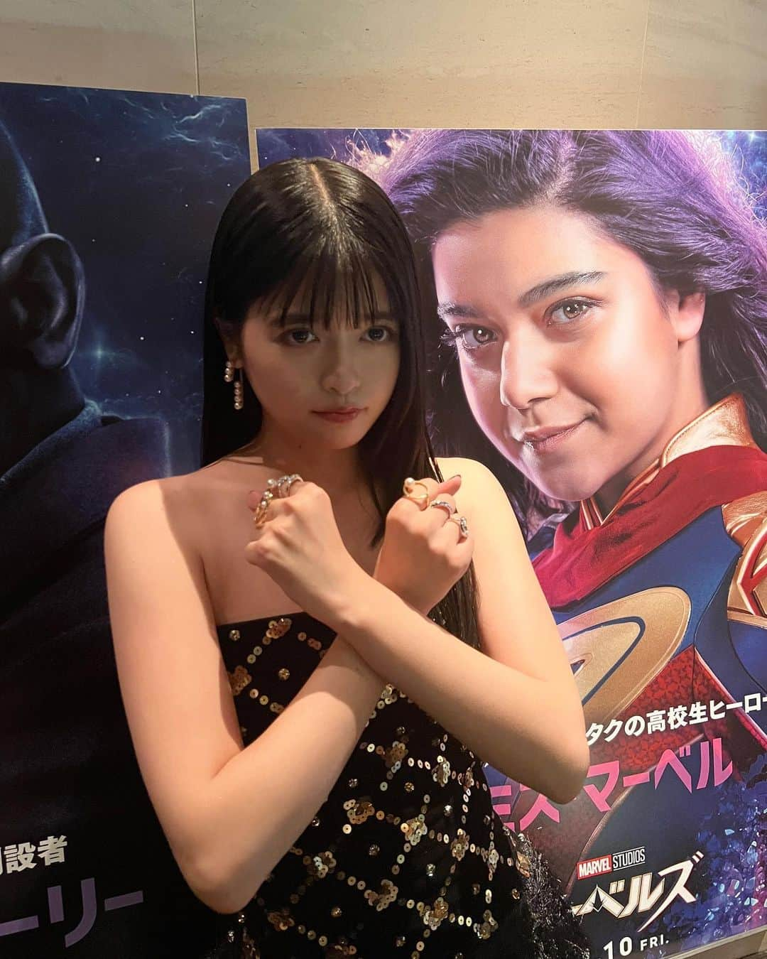 景井ひなさんのインスタグラム写真 - (景井ひなInstagram)「_ 映画「マーベルズ」ジャパンプレミア試写会にお邪魔しました💙  マーベルズ、ほんっとうに面白かったし 3人の絆やお互いへの愛情、3人だからこそ乗り越えられる、 そんな場面が沢山詰まっていて、胸が熱くなりました。 1人で頑張る事は大事だけどたまには誰かに頼ってみようって 観ていて勇気を貰えました🥲🫶🏻 そしてmarvel作品で初めての推し、ミズ・マーベル、カマラ！ ずっと推してたキャプテン・マーベルに会えた時の反応や行動が とにかく愛らしくて、私もオタクだしすごく親近感が湧いて、 今回の作品でより応援したくなった📣❤️‍🔥 今後どうやって続いていくのか気になり過ぎる、、！ 早く続編が観たい、、！！  #PR #アベンジャーズ最強ヒーローの新たな強さ目撃 #マーベルズ」11月12日 18時46分 - kagei_hina