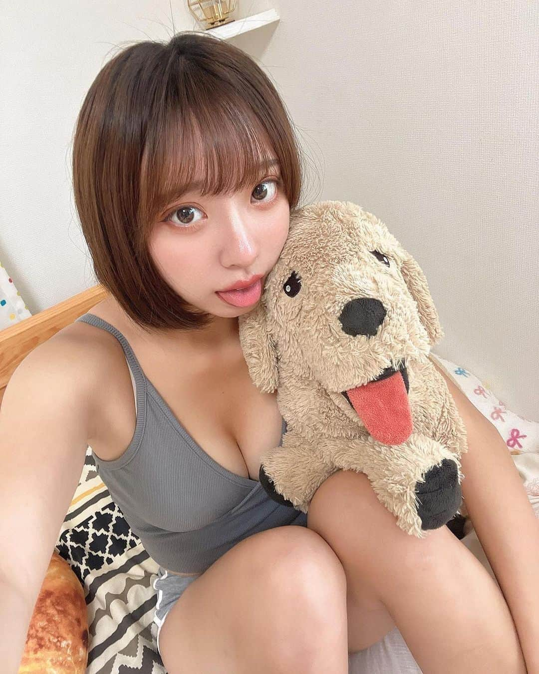 美女美容事情さんのインスタグラム写真 - (美女美容事情Instagram)「《相棒とツーショット🐶🩷》⁠ *⠀⠀⠀⠀⠀⠀⁠⠀⁠⠀⁠⠀⁠⠀⁠ 今回ご紹介させて頂きますのは!!👀❤️⁠⠀⁠⠀⁠⠀⁠⠀⁠ くるみ割り人形【くるみん】🩰🎀さん< @krm._.320 > の素敵なお写真📸⠀⁠⠀⁠⠀⁠ *⠀⁠ 色気感じるショート美女❣️✨ ぬいぐるみと同じポーズ可愛いです😝💛⠀⠀⠀⁠⠀⁠⠀⁠⠀⁠⠀⁠ *⠀⁠⠀⁠⠀⁠⠀⁠⠀⁠ くるみ割り人形【くるみん】🩰🎀さん< @krm._.320 > 素敵な投稿をありがとうございました☺️📸✨⠀⁠ くるみ割り人形【くるみん】🩰🎀さんのアカウントには他にも素晴らしい投稿が沢山ありますので是非覗いてみてくださいね💁‍♀️💙⁠ ⁠ ⠀⠀⁠⠀⁠⠀⁠⠀⁠ △▼△▼△▼△▼△▼△▼△▼△▼△▼ ⁠⠀⁠⠀⁠⠀⁠ ❤️🧡💛「ビジョビ (美女美容事情)」💚💙💜⠀⠀⠀⠀⠀⠀⠀⠀⠀⠀⠀⠀⠀⠀⁠⠀⁠⠀⁠⠀⁠⠀⁠⠀⁠ 👇掲載ご希望の方は👇⠀⠀⠀⠀⠀⠀⠀⠀⠀⠀⠀⠀⠀⠀⠀⁠⠀⁠⠀⁠⠀⁠⠀⁠⠀⁠ @b_b_j.jタグ付けと🖤 #ビジョビ ⁠⠀⁠ 🖤タグ付けお願いします⠀⠀⠀⠀⠀⠀⠀⠀⠀⠀⠀⠀⠀⠀⠀⁠⠀⁠⠀⁠⠀⁠⠀⁠⠀⁠ △▼△▼△▼△▼△▼△▼△▼△▼△▼ ⁠⠀⁠ #美女#美人#ショートヘア #ボブヘア#お家コーデ #インスタ美人#インスタ美女」11月12日 18時45分 - b_b_j.j