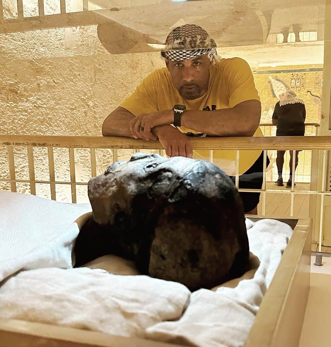 ボリス・コジョーのインスタグラム：「Visited the “Boy King”, King Tut. He looked great considering his soul transitioned to the afterlife 3,300 years ago. Last slide are pictures of his tomb in 1922 when they discovered it near fully intact. Thank you Ayman.」