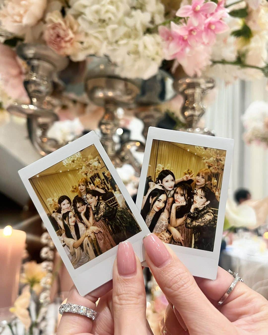 杉山佳那恵さんのインスタグラム写真 - (杉山佳那恵Instagram)「@yoshikawachika_1116  happy wedding✨✨✨  みんな大集合〜😍✌️  やかましメンバーとお祝いして 楽しすぎてずっと笑ってた1日❤️  リファのシャワーヘッドが 当たって嬉しかった〜✨✨✨ 　 素敵な企画まで 考えてくれてありがとうっ❤️  #happywedding#ちか#おめでとう」11月12日 19時03分 - kanaxxy_0421