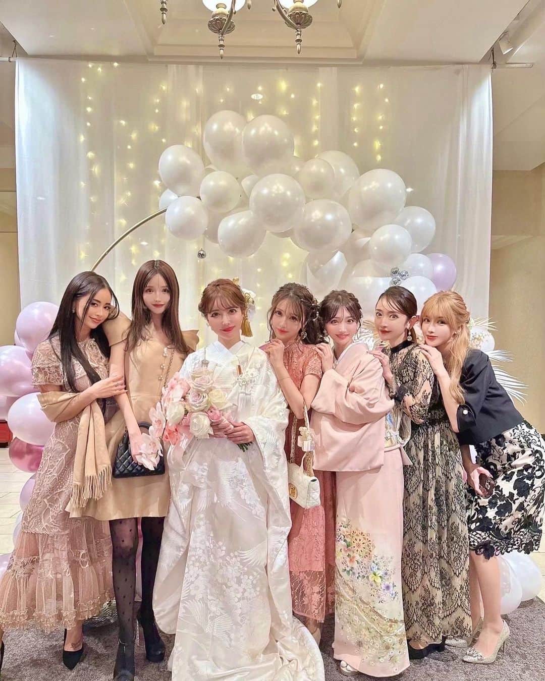 杉山佳那恵のインスタグラム：「@yoshikawachika_1116  happy wedding✨✨✨  みんな大集合〜😍✌️  やかましメンバーとお祝いして 楽しすぎてずっと笑ってた1日❤️  リファのシャワーヘッドが 当たって嬉しかった〜✨✨✨ 　 素敵な企画まで 考えてくれてありがとうっ❤️  #happywedding#ちか#おめでとう」