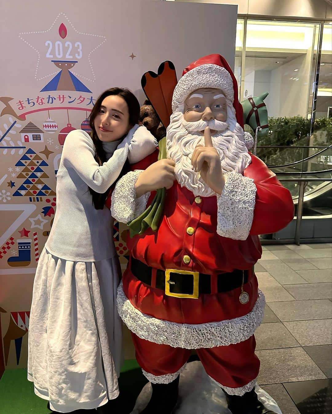 齊藤家澄さんのインスタグラム写真 - (齊藤家澄Instagram)「#もーいくつねるとクリスマス  #博多駅  #クリスマスマーケット  #🎅  #🎅🏻 #🎅🏽  #xmasmarket   #xmas  #🎄  #忍法はないじり!!!  #ʕ•̫͡•ʕ*̫͡*ʕ•͓͡•ʔ-̫͡-ʕ•ʔ*̫͡*ʔ-̫͡-ʔʕ•̫͡•ʕ*̫͡*ʕ•͓͡•ʕ•̫͡•ʕ*̫͡*ʕ•͓͡•ʔ-̫͡-ʕ•ʔ*̫͡*ʔ-̫͡-💕  #この時も変顔たくさんとれたけど封印(  ᷄ᾥ ᷅ )」11月12日 19時00分 - kanchi_w