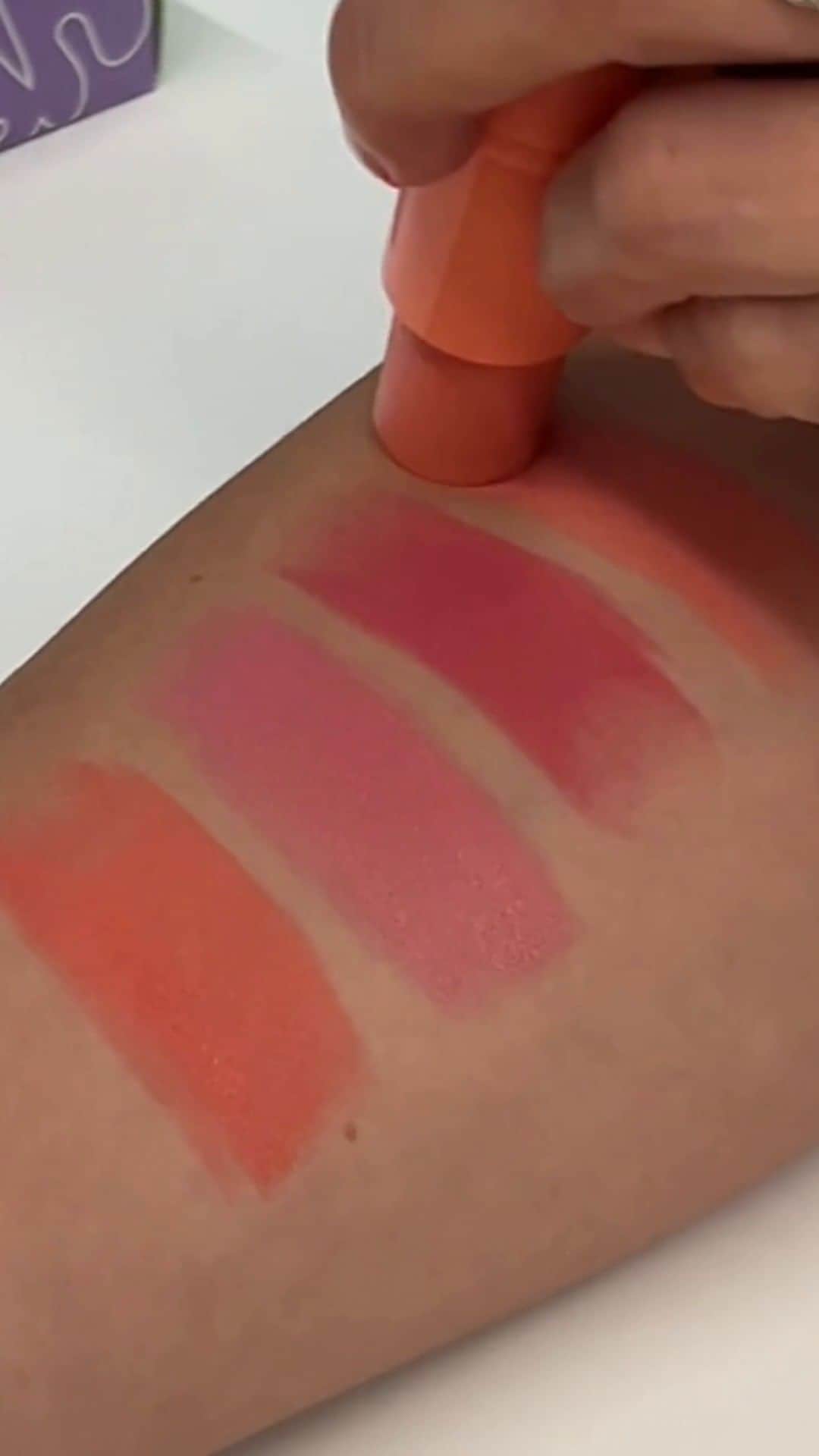 ASOSのインスタグラム：「Just @glowhubbeauty making us blush RN 🤭  Glow Hub Buff Blush Stick [500622919] 💗Poppin 💗Hot Flush 💗Pinched 💗Peach Tea」