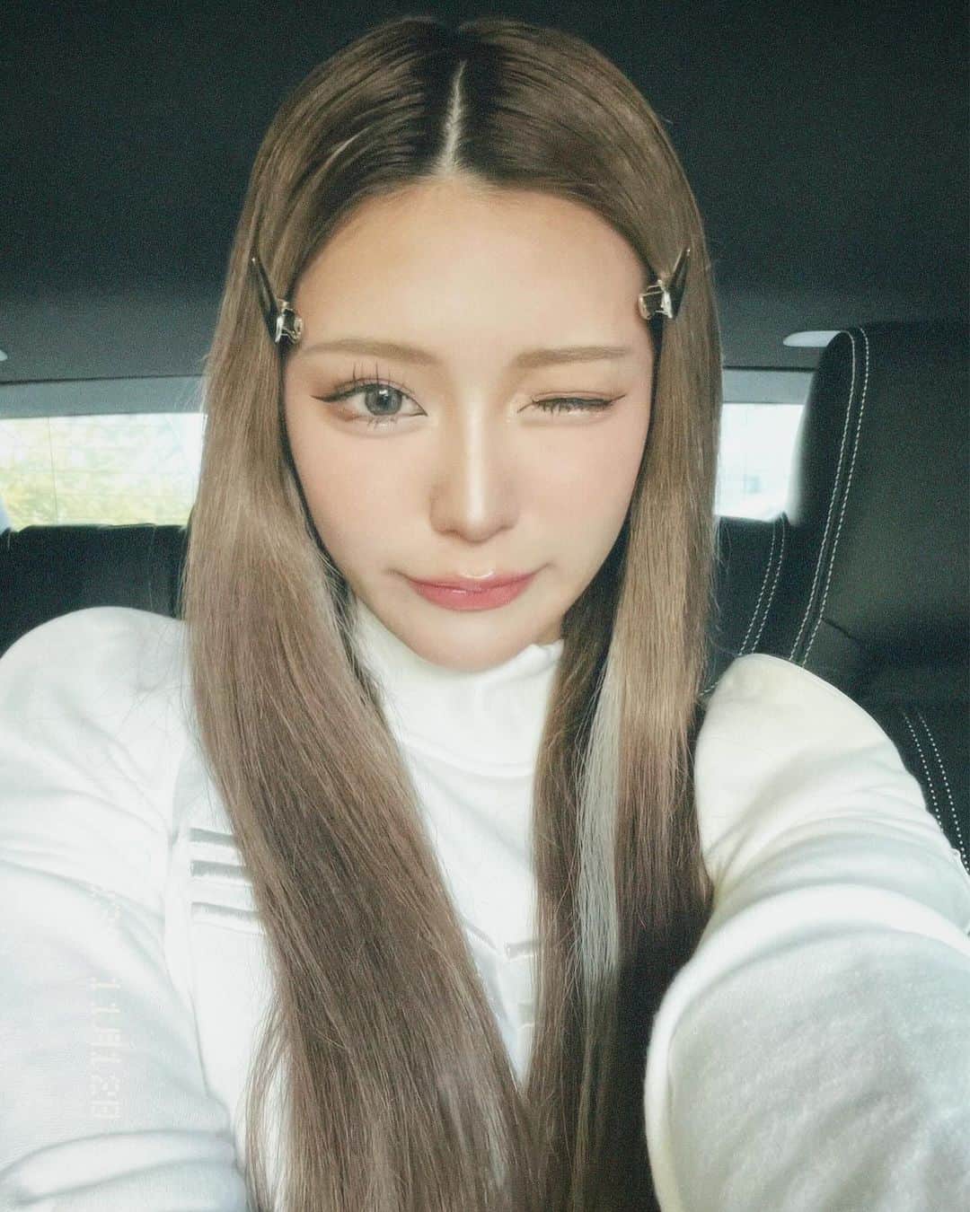 のインスタグラム：「11月18日にサカゼン新宿店×nutsイベントが開催🤍 いつもより距離近いからみんなとお話沢山出来るの楽しみ🫢❄️  セール価格から更にnuts割でハイブラゲットできるし 当日これない人も @sakazen_importbrandをフォローと せいせいコメントすると当日招待券が抽選で当たるよ🫶🏻  #せいせい #サカゼンナッツコラボ #サカゼン #サカゼン新宿 #sakazen #PR #モンクレール #プラダ」