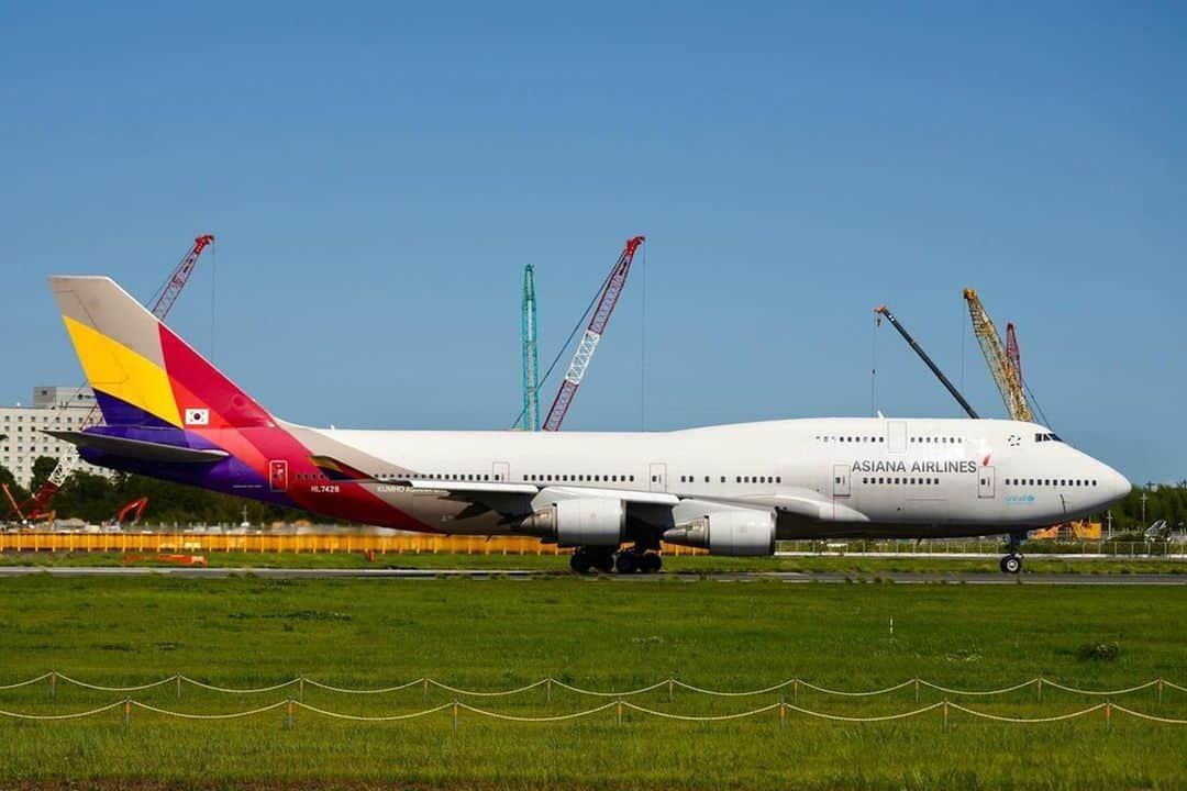 アシアナ航空日本地域公式アカウントさんのインスタグラム写真 - (アシアナ航空日本地域公式アカウントInstagram)「𝘽 𝟳𝟰𝟳✈️  ┈┈┈┈┈┈┈┈┈┈ 𝘽 𝟳𝟰𝟳✈️ ボーイング747ジャンボジェット  現在、関西国際空港で運航中のB747 お客さまが撮影してくださった 迫力満点のB747たちです✈️  📸@cygns01 @umigame380 @welltop_aviation  ┈┈┈┈┈┈┈┈┈┈   #アシアナ航空 #アシアナ #ASIANA #asianaair #asianaairlines #OZ #Flyasiana #韓国 #korea #韓国旅行 #✈️　#B747 #ボーイング747 #ジャンボジェット #飛行機のある風景 #飛行機撮影」11月12日 19時00分 - asiana.jp_official