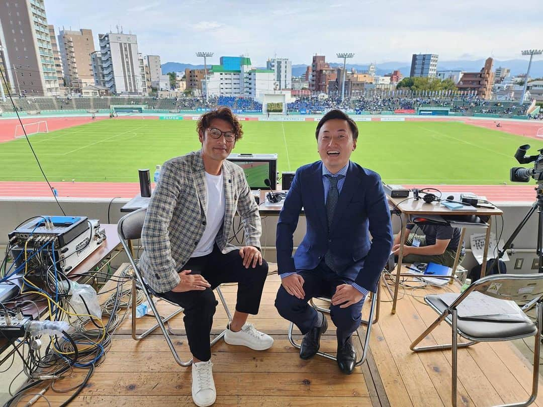 宮澤奎太さんのインスタグラム写真 - (宮澤奎太Instagram)「全国高校サッカー選手権熊本県大会決勝、 今年も実況中継でした。 2年ぶりに巻誠一郎さんとタッグでお伝えした熱戦。  全国屈指の強豪大津と伝統校熊本商業、互いの意地が打つかる好ゲームでした！  全国大会もよろしくお願い致します！  #高校サッカー #巻誠一郎さん #大津 #熊本商業 #高校サッカー選手権  #宮澤奎太 #KKT #アナウンサー」11月12日 19時13分 - keita_miyazawa_kkt