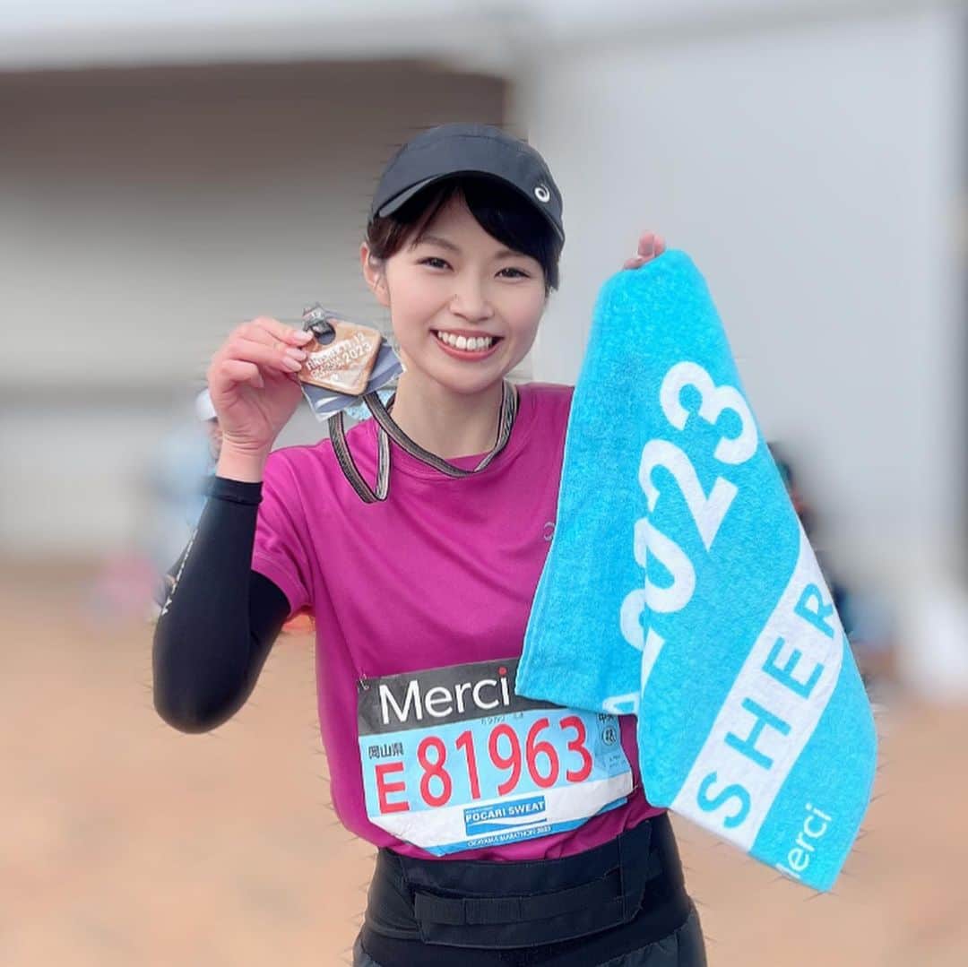 唐川美音さんのインスタグラム写真 - (唐川美音Instagram)「おかやまマラソン2023  人生2度目のフルマラソン出場。 今年は5時間28分で完走できました！ 途切れない沿道の応援が力になります。 母も応援に駆けつけてくれました☺️ よし！来年も頑張るぞ✨  #おかやまマラソン2023 #完走」11月12日 19時12分 - mio_karakawa