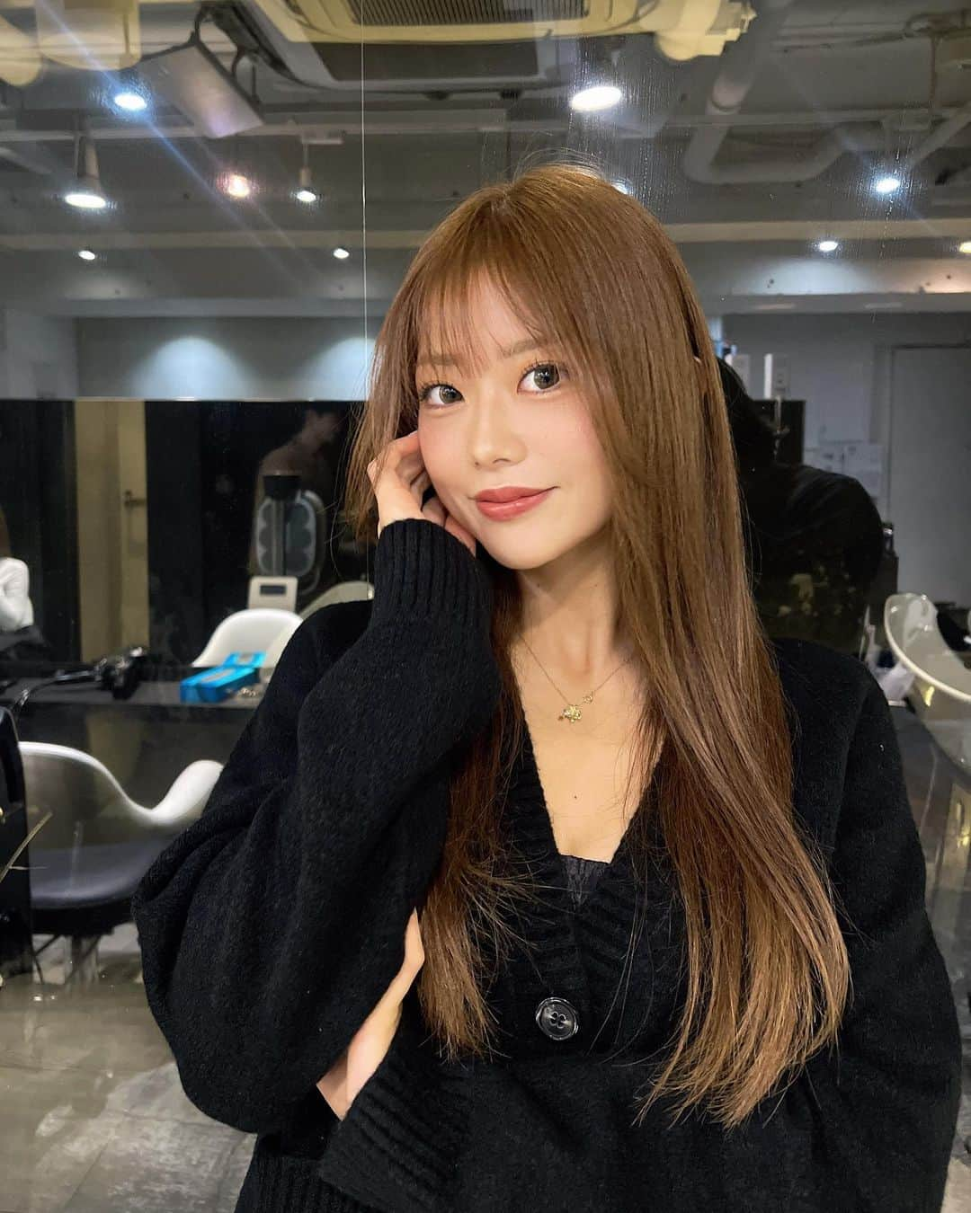 やしろななさんのインスタグラム写真 - (やしろななInstagram)「最近のヘアカラーはこの色に安定してる🍯🧸 ブリーチなしでこの色🫧」11月12日 21時00分 - 8467_0