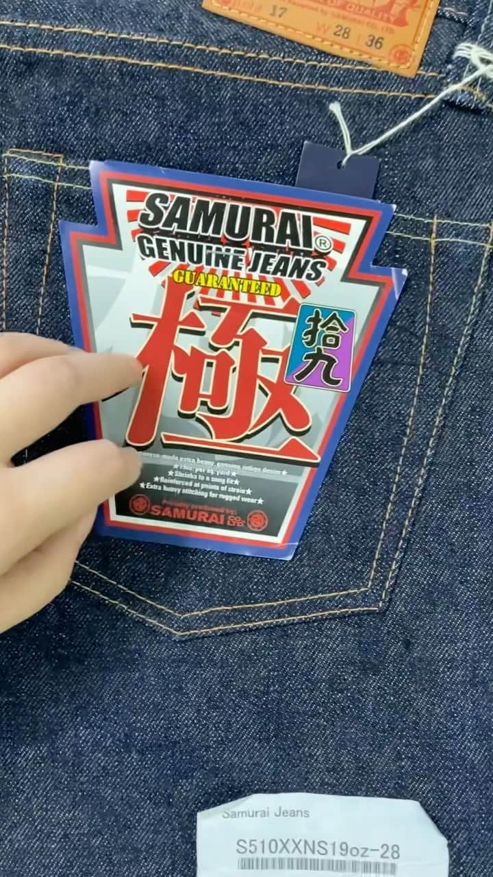 Denimioのインスタグラム：「All the details for this #selvedgesunday. #samuraijeans simply deliver every time!!  #Denimio #denim #denimhead #denimfreak #denimlovers #jeans #selvedge #selvage #selvedgedenim #japanesedenim #rawdenim #denimcollector #worndenim #fadeddenim #menswear #mensfashion #rawfie #denimporn #denimaddict #betterwithwear #wabisabi」