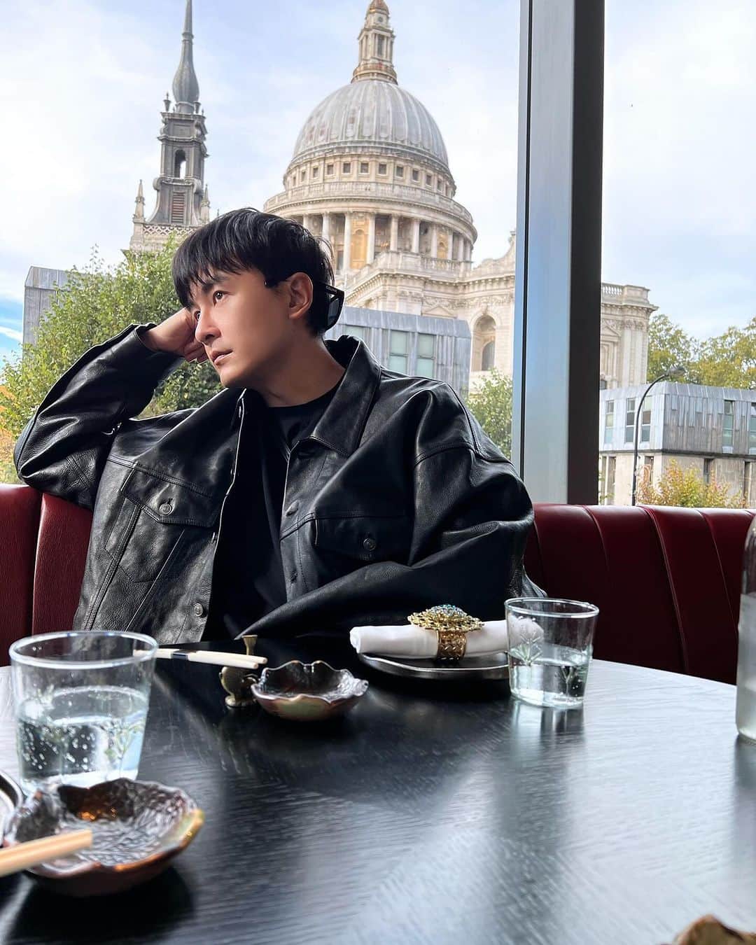 鄭元暢のインスタグラム：「世界著名景點是最好的穿搭」