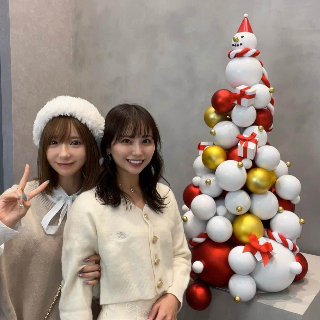 宮崎理奈さんのインスタグラム写真 - (宮崎理奈Instagram)「. . . ルワンジュ(@louange_tokyo )のクリスマスコレクションにお邪魔させて頂きました💕  毎シーズン本当に可愛くて、美味しくて幸せ✨ 最高です！！  サンタさんいたよ🎅 真っ白だった！  クリスマスシーズンになるとアフタヌーンティーとか行きたくなる😭 ワクワクする季節だね！ . . . . #クリスマス #サンタ #ルワンジュ東京 #スイーツ #sweet #xmas」11月12日 19時22分 - rina.miyazaki0221