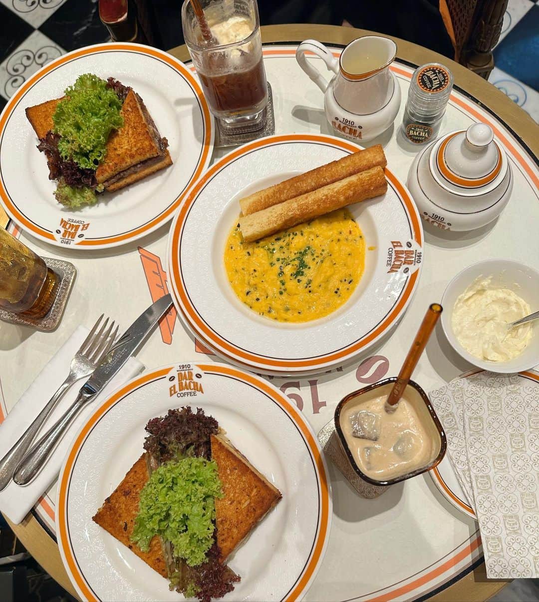 K͎A͎R͎E͎N͎のインスタグラム：「☕️ ʙᴀᴄʜᴀ ᴄᴏғғᴇᴇ 📚🧡❤️  TWC並びすぎてたからこっちきてみた コーヒー苦手なのに飲めた☺️香り良すぎ  次は甘いもの食べたいな🧁  #mbs #bachacoffee」