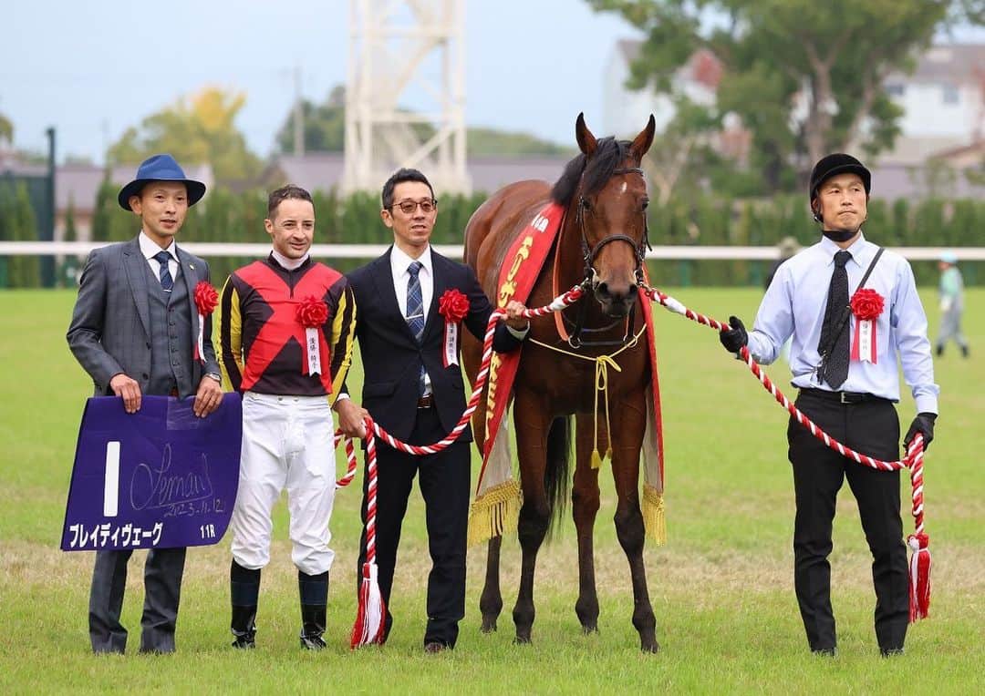 クリストフ・ルメールのインスタグラム：「Brede Weg wins the G1 Queen Elizabeth II Cup at Kyoto in style! Congratulations to owners Sunday Racing Co. Ltd and trainer Keisuke Miyata 🏆 #CL #BredeWeg  ブレイディヴェーグが京都G1クイーンエリザベス2世カップで華麗に優勝！オーナーのサンデーレーシング株式会社と宮田圭介調教師、おめでとうございます🏆 #CL #BredeWeg」