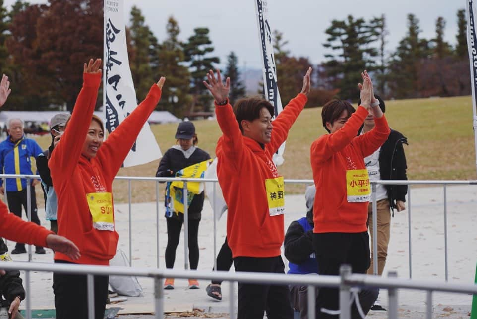 神野大地さんのインスタグラム写真 - (神野大地Instagram)「#松本マラソン 魅力たっぷりの大会でした。  噂のアップダウンはちゃんとあって、タイムを狙いやすいコースではないかもしれないけど、景色は良いし、沿道やゴール地点の応援は盛り上がっていて、素晴らしい雰囲気の大会でした。山の神賞の企画は来年もぜひやって欲しい。  運営の皆さんの熱量も凄くて、これから更に良い大会になっていきそうです。  寒い中走ったランナーや応援された方、運営関係者の皆さん、お疲れさまでした！体調崩さないようにしましょう。」11月12日 19時16分 - daichi_0913