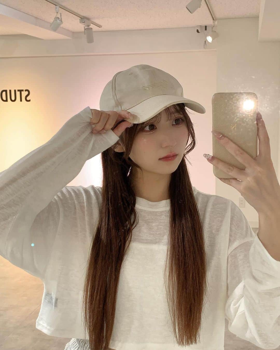 のインスタグラム：「⁡ ⁡ 秋一瞬すぎた🍁 ⁡  #fashion  #패션  #데일리#셀카 #팔로우 #오오티디  #셀카 #카페#fyp ⁡」