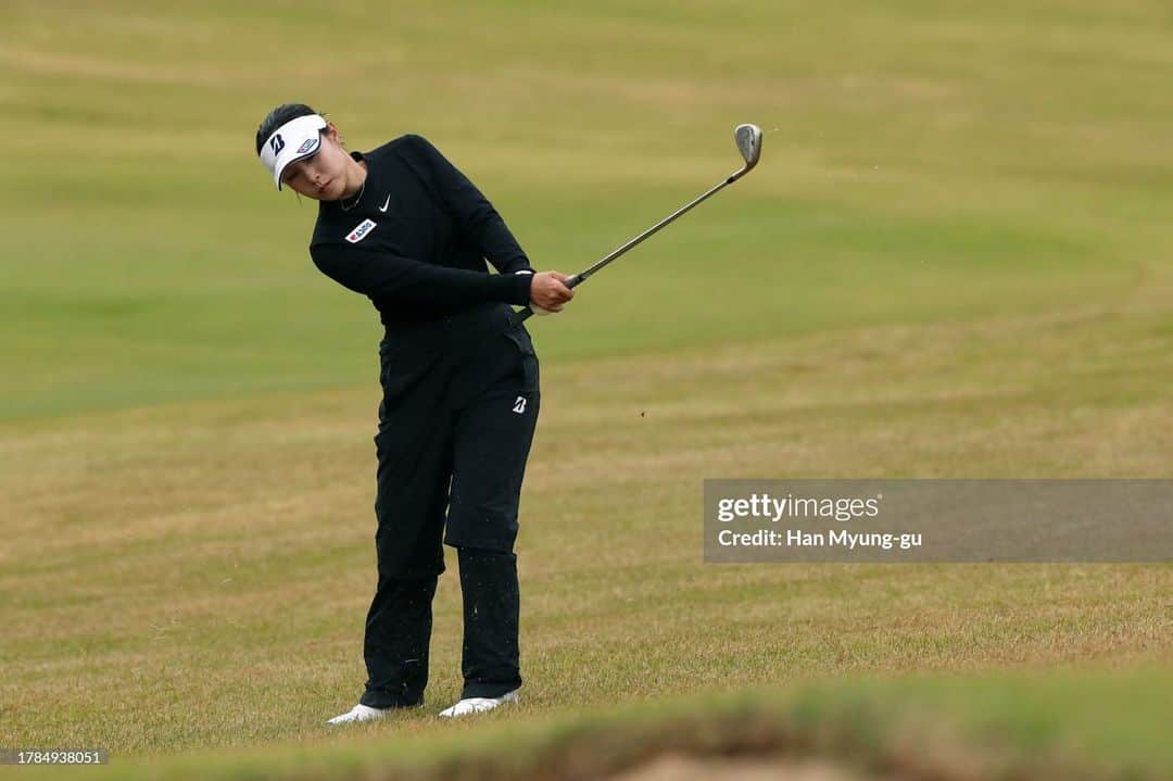 西畑萌香のインスタグラム：「Spent a productive few weeks in Japan 🇯🇵 Feeling refreshed and got my self back again 🫶  This year was a tough season for me. I couldn't play well at all and I've had anxiety about that situation for a long period. but now I feel like I'm finally getting better little by little and I have to focus on staying positive for the rest of Japan Qschool. Hope i can share good news with you guys about that next time! 😉🩵🩵  久しぶりに日本で試合をして沢山の人達に会えて 充実した時間を過ごしました 🇯🇵🇯🇵🇯🇵  今年はうまくプレーできず辛い時間を過ごす事が多かったけど そこから沢山の事を学べました。 人間的にもまた一つ成長できたんじゃないかなと思います。 再来週から始まるQTに向けて今はひたすら準備してます！ いい報告を皆さんにできるように精一杯頑張ってきます💪  ⛳️ 最終戦の京都レディースはQTへの調整を兼ねてお休みします」