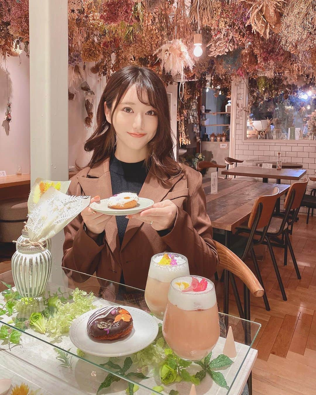 きいたんさんのインスタグラム写真 - (きいたんInstagram)「🌷🌿 ⁡ ⁡ 店内もスイーツもお花いっぱいで可愛すぎる🤍🤍🤍 📍@wef_sankakustore   ⁡ ⁡ ⁡ ⁡ ⁡ ⁡ ⁡ ⁡ ⁡ ⁡ ⁡ ⁡ ⁡ ⁡ ⁡ ⁡ ⁡ ⁡ ⁡#wefsankakustore  #ドライフラワーショップ #ドライフラワーカフェ #ドライフラワーのお店 #driedflower #ドライフラワー専門店 #お花のスイーツ #食べれるお花  #イイネ返し#instalike #カフェ部 #カフェ #カフェ好きな人それぞれと繋がりたい #カフェ巡り好きな人と繋がりたい #カフェ好き #カフェ巡り  #カフェ #大阪カフェ巡り #大阪カフェ部 #大阪カフェ好き #インスタグラマー #genic_sweets #良いね返し  #PR #サンカクストア #大阪市グルメ #大阪市カフェ #大阪ドーナツ #福島区ランチ #福島区カフェ」11月12日 19時23分 - k11_tan